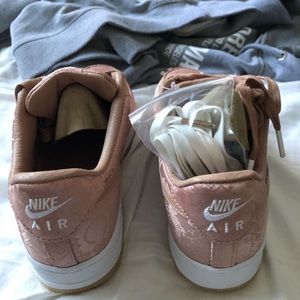 Rose silk Nike Air Force 1 x clot colab